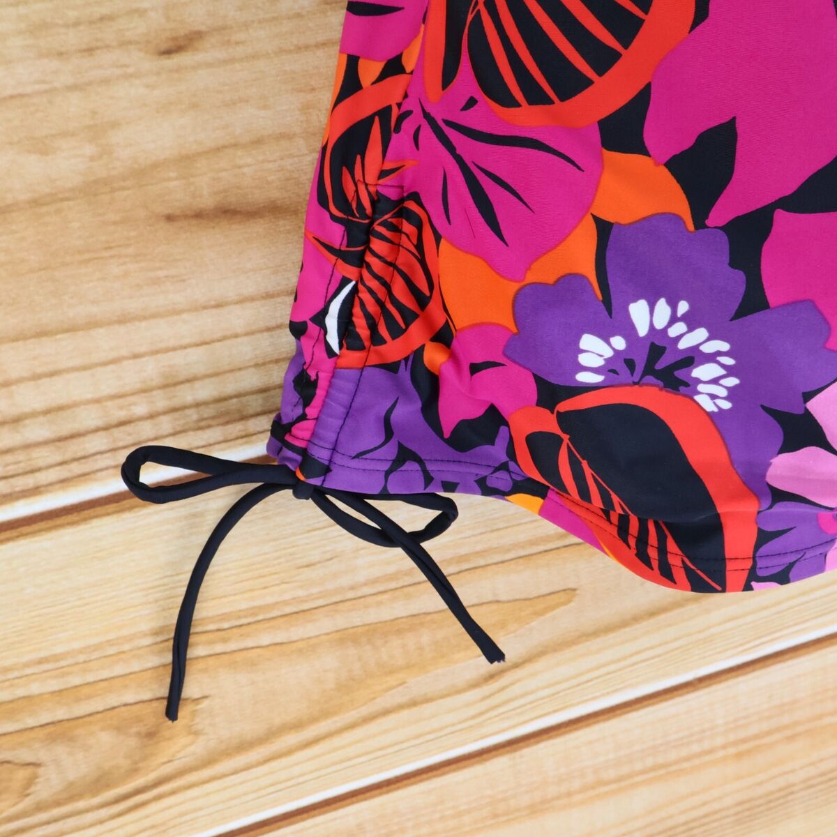 Wave Zone Tankini Swimsuit Top Womens Size 10 Colorful Wave Zone Tankini Swimsuit Top Womens Size 10 Colorful