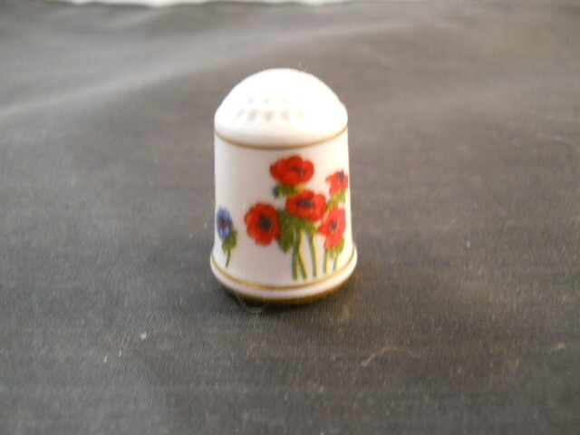 VINTAGE FRANKLIN (PORCELAIN) PORSELEIN SEWING THIMBLE - SIGNED