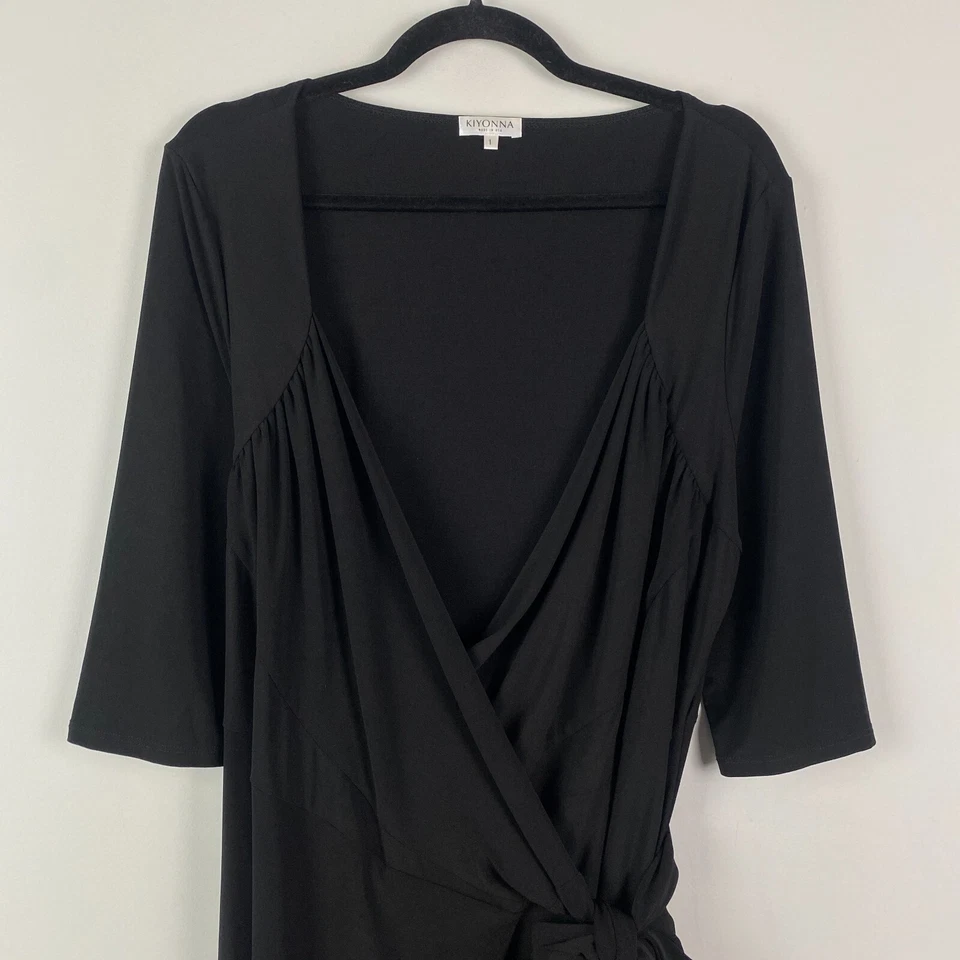 Vestido midi envolvente Kiyonna talla 1X negro elástico mangas 3/4 cuello en V Foto 2 de 4