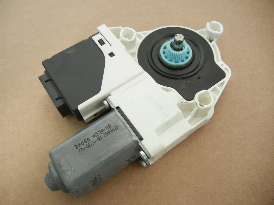 VW Volkswagen CC 2010 power window motor rear right passenger side 3C8839462 - Image 4 of 4