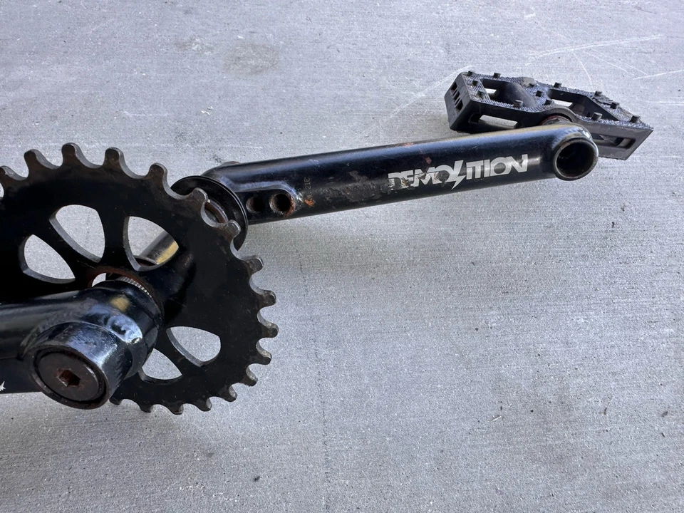 Bielas Demolition Revolt planas negras usadas con pedales de plástico Subrosa Rant USADAS Foto 2 de 4