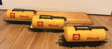 HORNBY OO GAUGE FREIGHT CARS WAGONS TANKER CARS 3X SHELL METAL WHEELS R.132 !