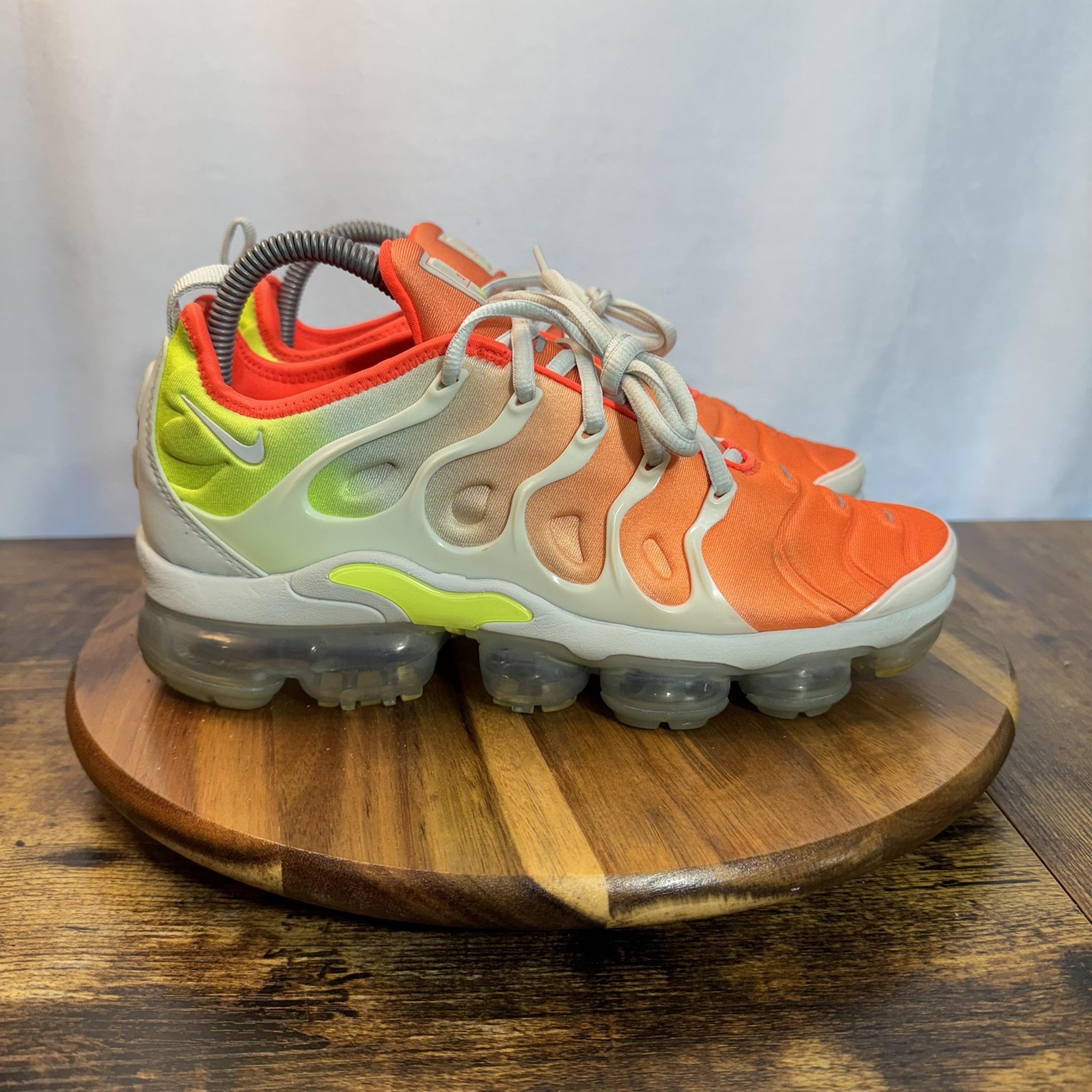 Nike Air Vapormax Plus Shoes Womens Size 8.5 Orange Volt Neon Running Sneakers
