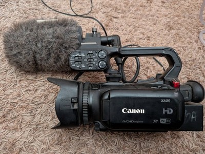 Canon XA20 Professional HD Camcorder Kit w/ Audio-Technica Mic + Hood+charger