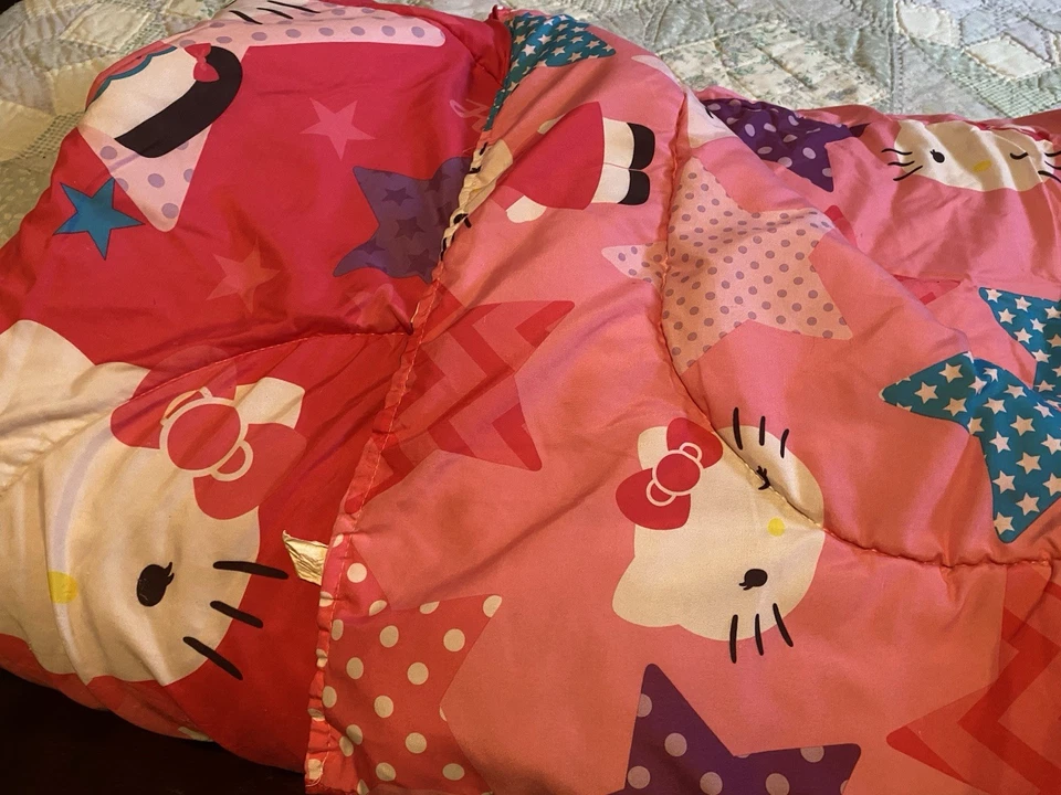 Sanrio Hello Kitty Reversible Quilted Comforter Dark & Light Pink Twin Sz 84x62 - Image 3 of 4