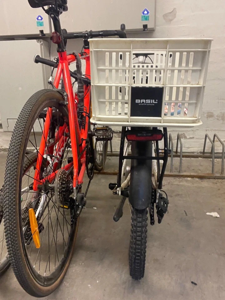 woom 5 Kinderfahrrad 24 Zoll – rot – guter Zustand – leicht – mit Polizeisiegel