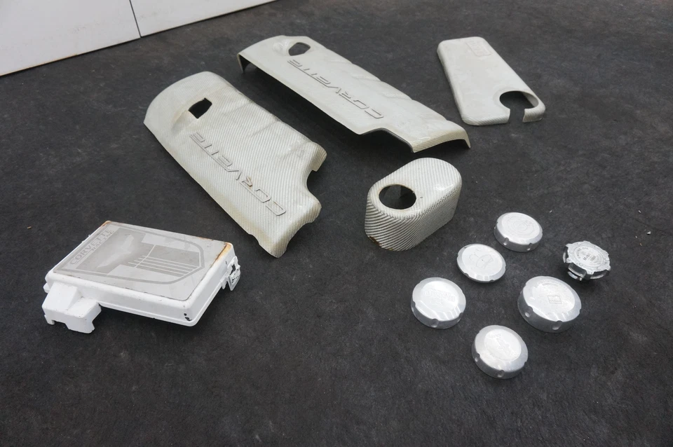 Juego de cubiertas delanteras de motor de fibra de vidrio con tapas de billar Chevrolet Corvette C6 2007 Foto 2 de 4