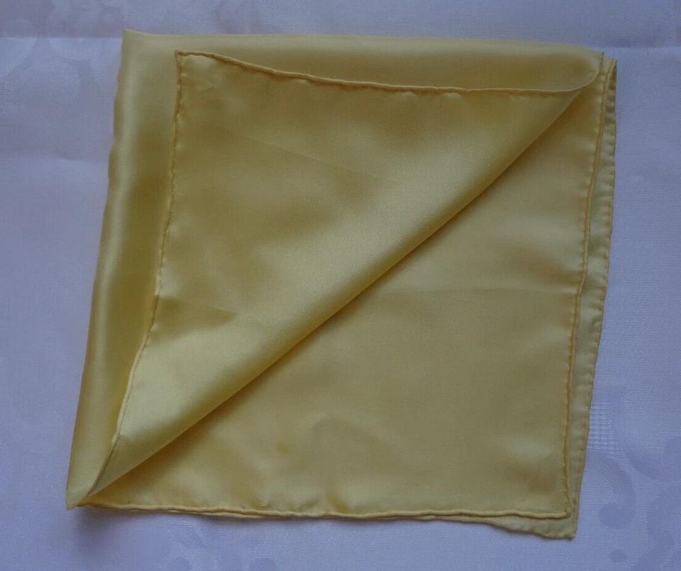 Pañuelo cuadrado de bolsillo con bordes enrollados a mano 100 % seda amarillo hecho a medida de colección Foto 2 de 4