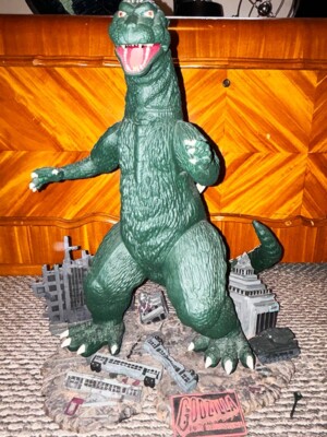 Godzilla model Pro Built Up Painted STUNNING Polar Lights 16