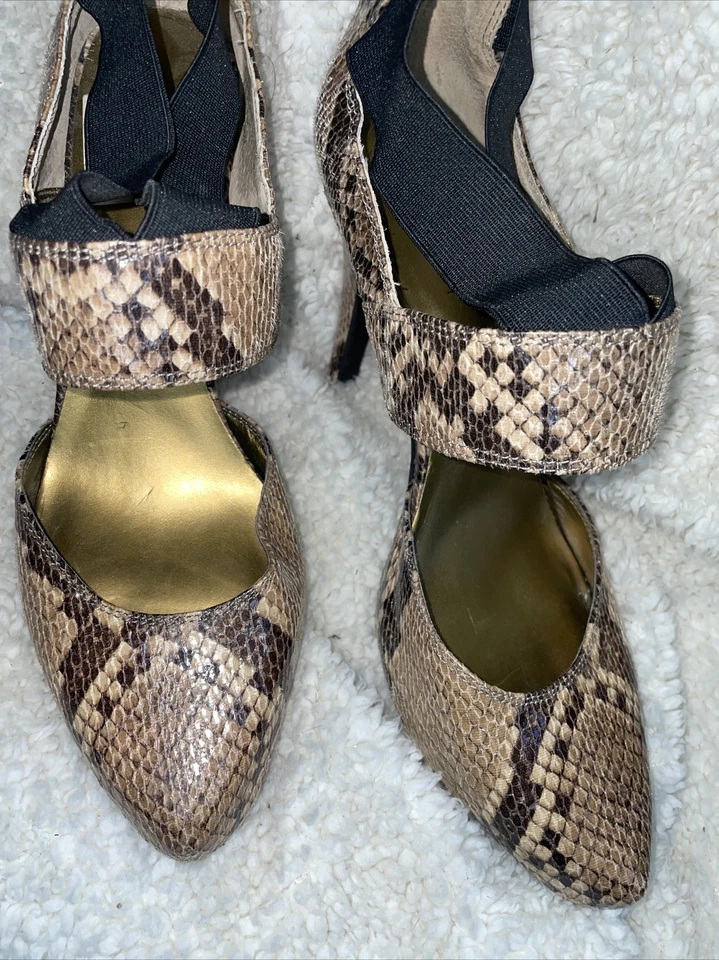 Chinelo Nine West salto alto com zíper nas costas mistura cores biqueira fechada tamanho 9.5 - Imagem 3 de 4