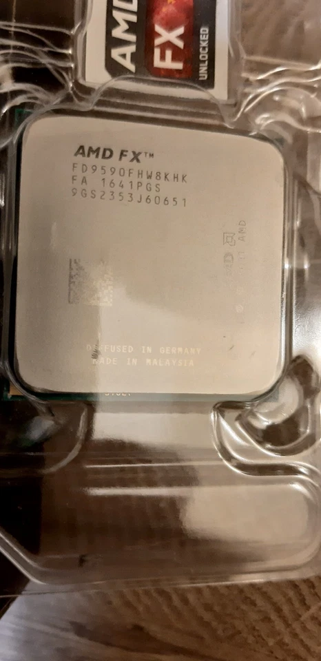 CPU AMD FX-9590 8 Core 5,0 GHz Max Turbo, 4,7 GHz di base - Immagine 2 di 4
