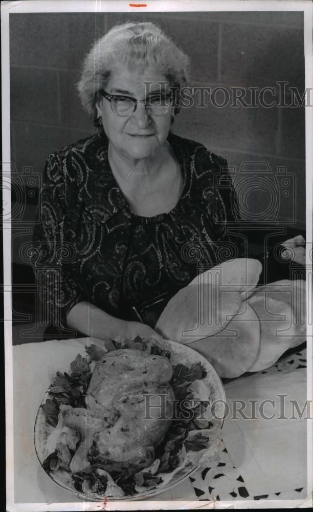 1967 Press Photo Mrs Charles Farage of Parma, Ohio - nef15533