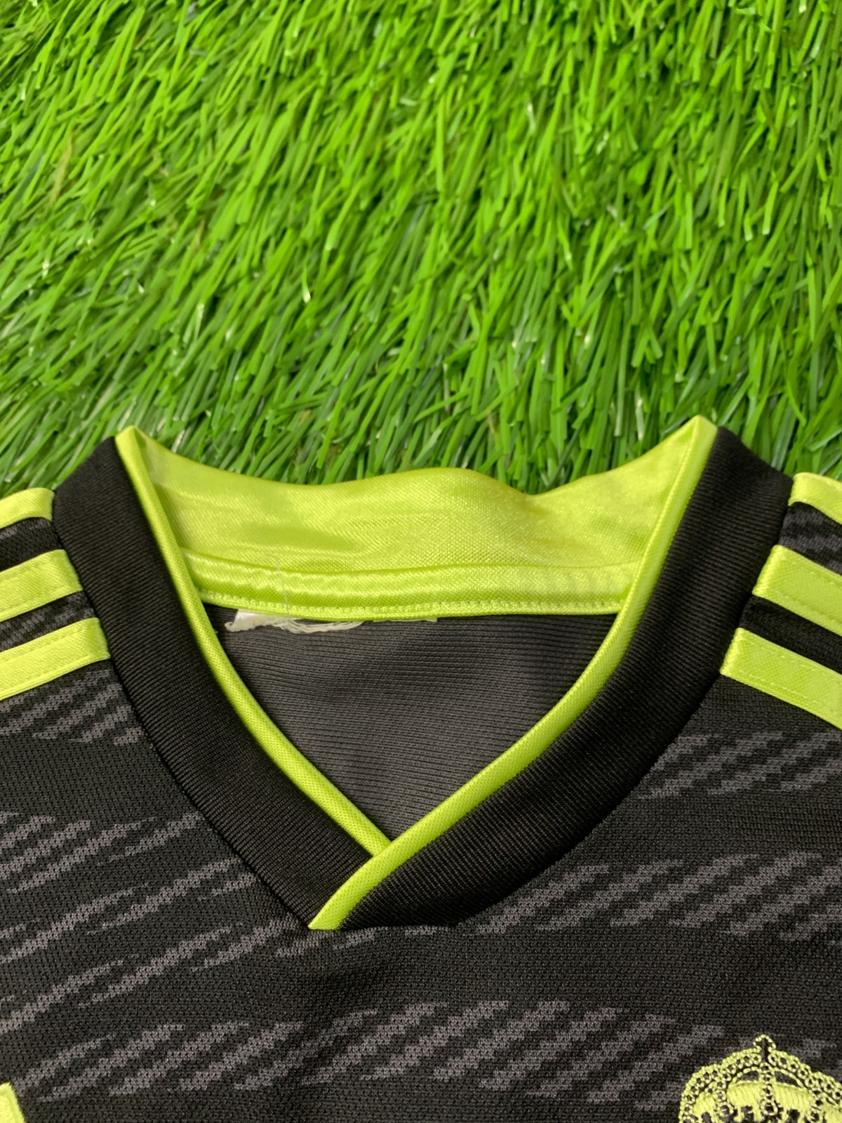 REAL MADRID 2022-2023 FOOTBALL KIT SHIRT JERSEY AND SHORTS THIRD ADIDAS YOUNG XS thumbnail 9