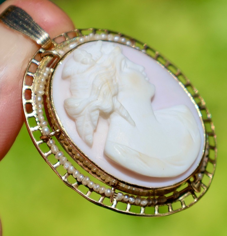 10K - 14K SOLID YELLOW GOLD 1.8"X1.1" 7.34 Grams VINAGE Seed Pearl Cameo PENDANT