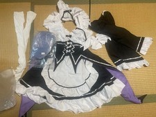 Juego de disfraces y pelucas de cosplay Re:Zero Rem púrpura Bob peluca flecos blanco y negro Japón