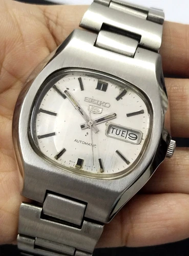 Vintage Seiko 5 Automatic Men's Watch Silver Dial Case Size 37.9mm