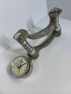 Jamar Hydraulic Hand Dynamometer Works! (63)