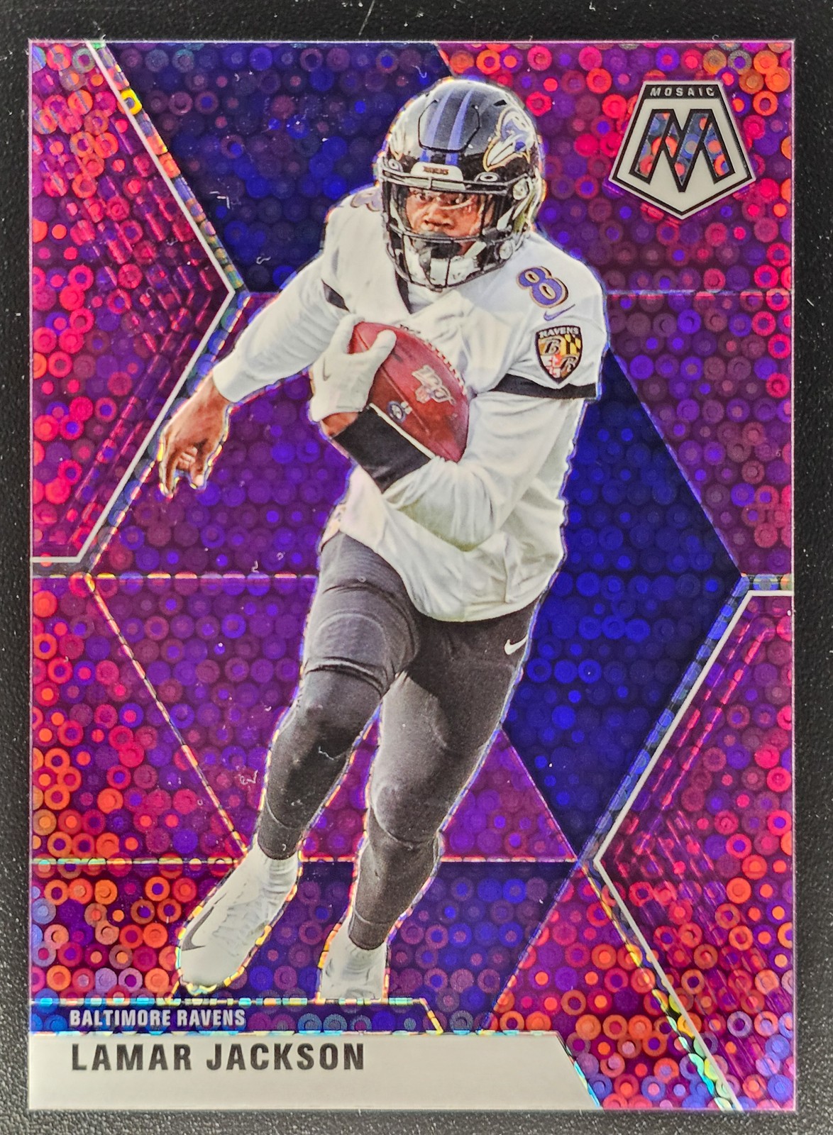 2020 Panini Mosaic - Lamar Jackson #19 Purple No Huddle Prizm /50