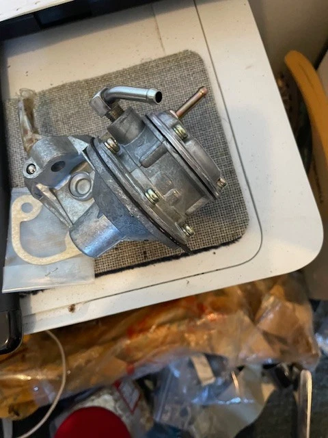 Bomba de combustible 17010-M6628 Kyosan Nissan Datsun 310 Foto 3 de 4