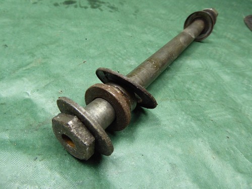 1983 YAMAHA YZ 125 24X SWING ARM BOLT (int.c2) HINTERRAD HINTERACHSE