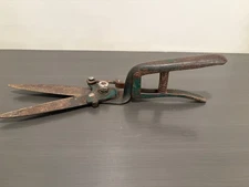 Vintage Metal Hand Grass Shears – Antique Spring-Loaded Garden Clippers – Rustic