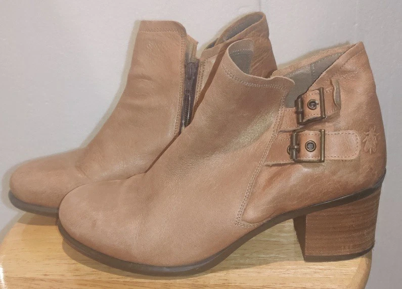 Botines de cuero Fly London para mujer talla 10 detalle de hebilla Foto 3 de 4