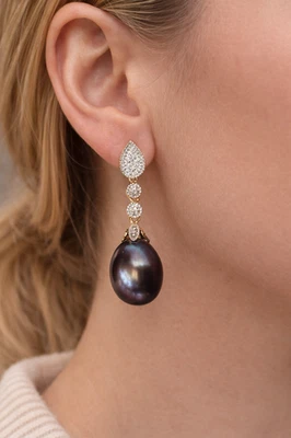 Elegante Ohrhänger mit dunklen Perlen und Brillanten – 585er Gelb-/Weißgold - Bild 1 von 4
