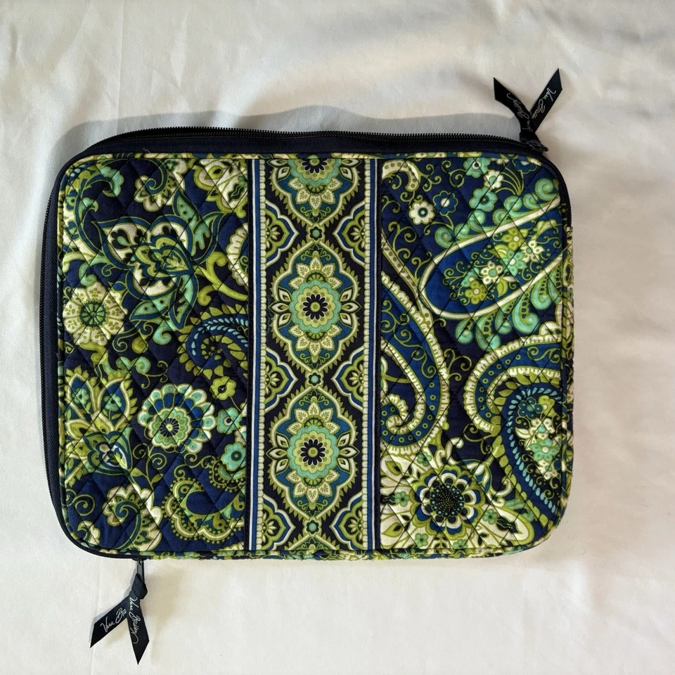 Vera Bradley Laptop Sleeve em Padrão Rhythm and Blues 14" X 11" - Imagem 2 de 4