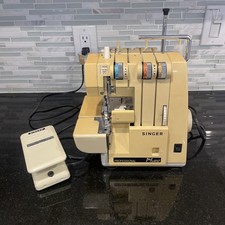 Macchina da cucire professionale Singer Ultralock con pedale modello: 14U812