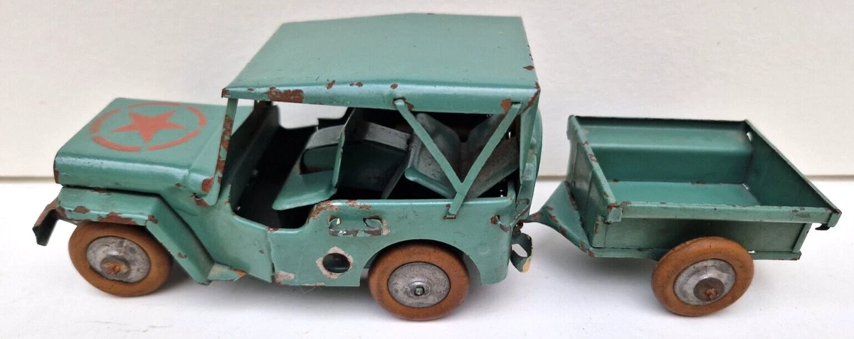 Ancien jouet auto miniature en tôle voiture Arnauld - Collection