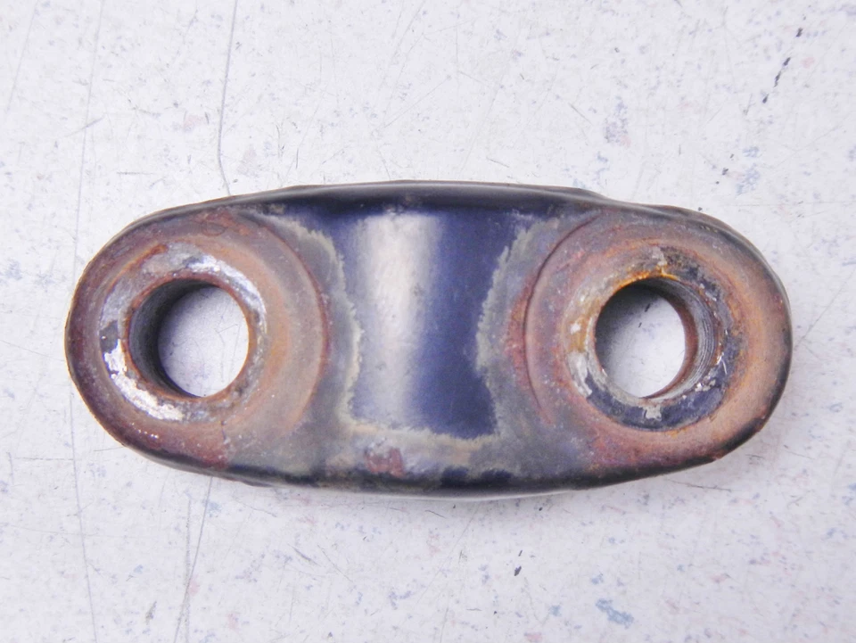 77 YAMAHA YZ80 YZ80D TOP UPPER HANDLEBAR CLAMP HALF  - Изображение 2 из 4