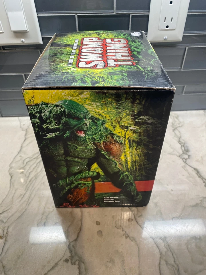 Busto Swamp Thing de Héroes del Universo DC Direct de Gary Frank Foto 2 de 4