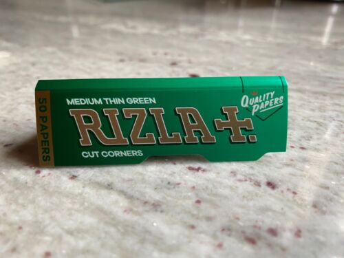 RIZLA GREEN ROLLING PAPERS MADE IN BELGIUM ORIGINAL  RIZLA SKINS (5pck) - Picture 1 of 6