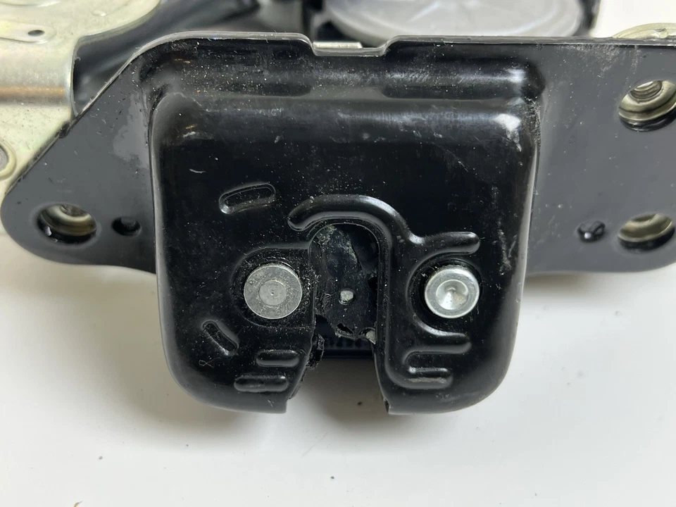 2014 JEEP CHEROKEE TAILGATE LOCK ACTUATOR W/MOTOR OEM - Image 2 of 4