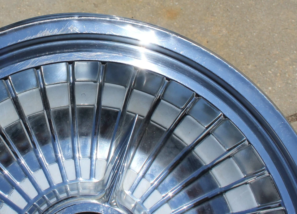 Oldsmobile 88 98 Deluxe 1963 OEM tapacubos giratorio cubierta de rueda Starfire, ¡sin clips! Foto 2 de 4