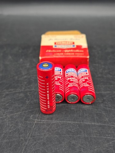 Vintage Set of 4 Eveready Energizer Batteries With Original Box - Picture 6 of 8