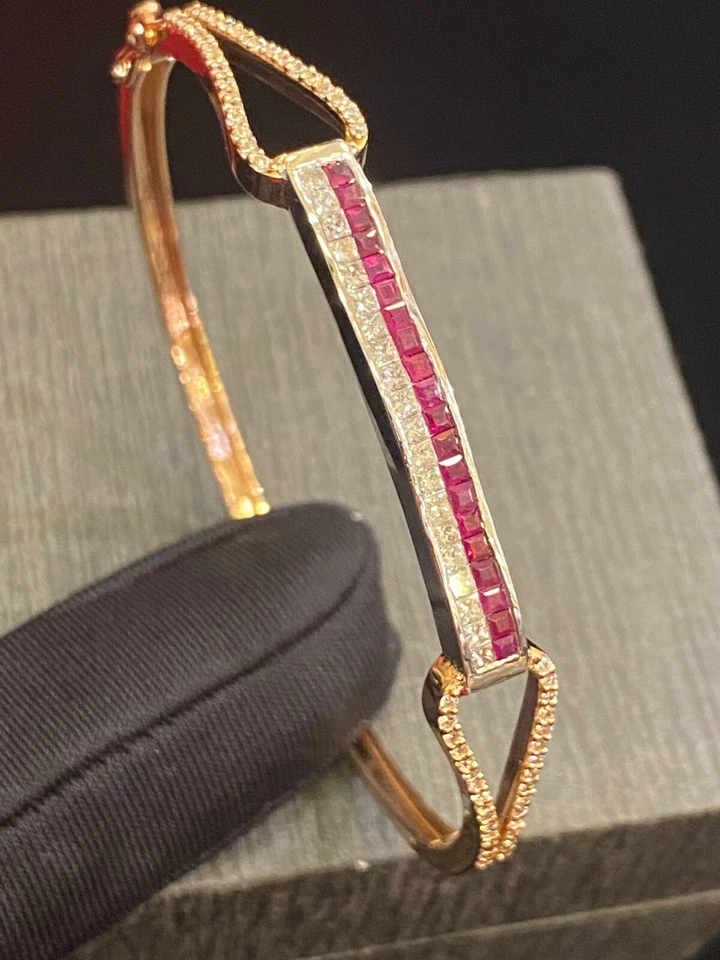 Pave 2.35 Cts Princess Round Diamonds Unisex Ruby Hinged Bracelet In 18K Gold - Image 3 of 4