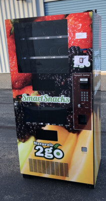 NATURALS 2 GO N2G4000 COMBO SODA / SNACK VENDING MACHINE GREAT CONDITION