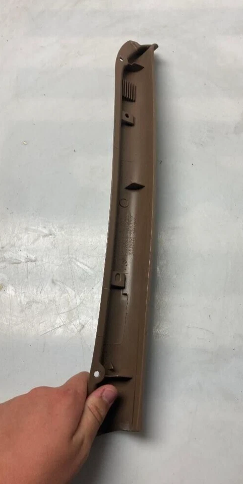 CHEVY BLAZER 1994-1997 MOLDURA VENTANA TRASERA P/N 156793 GENUINO OEM LADO DEL CONDUCTOR Foto 2 de 4