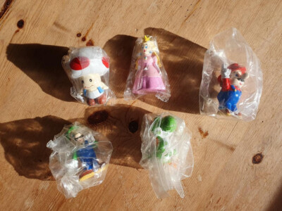 28 Stück Nintende Figuren Super Mario Luigi Toad Peach Yoshi