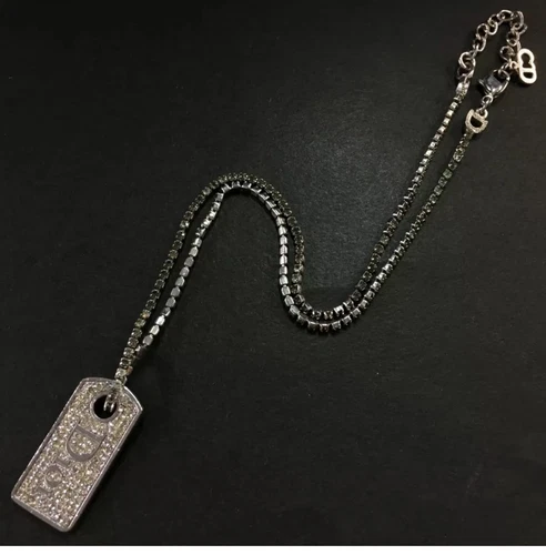 Collana con ciondolo tono argento strass placca logo Christian Dior autentico