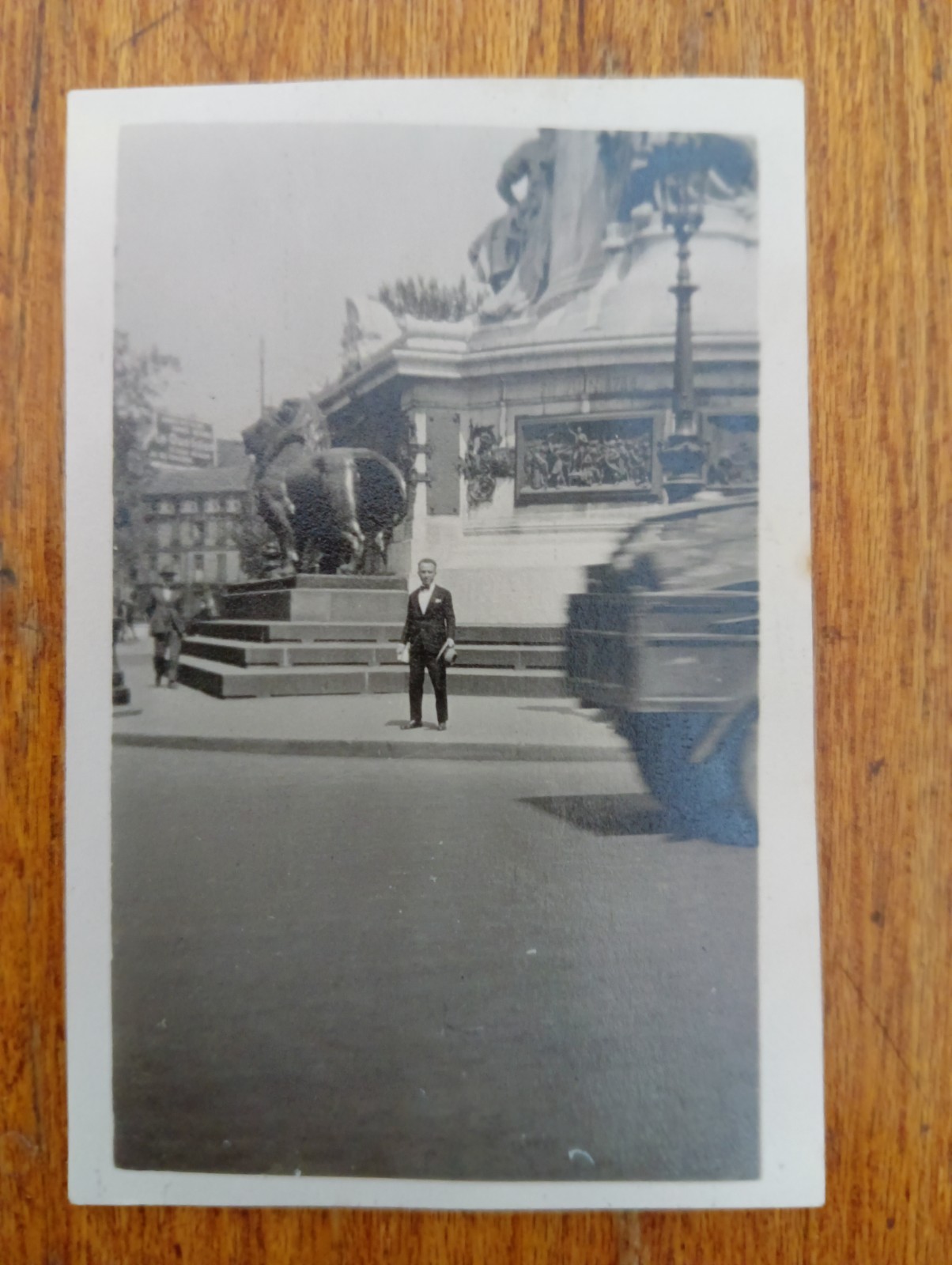 Monumento alla Repubblica diParigi anni 50 foto animata
