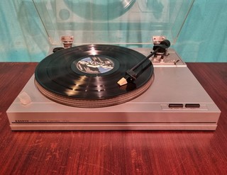 SANYO TP 240 33/45 rpm belt drive semi automatic turntable