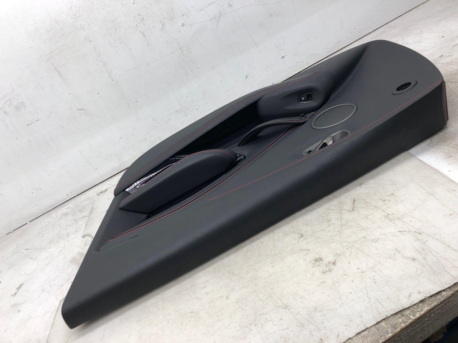 2020-2023 ASTON MARTIN VANTAGE ROADSTER RIGHT DOOR PANEL TRIM BLACK W/ RED OEM