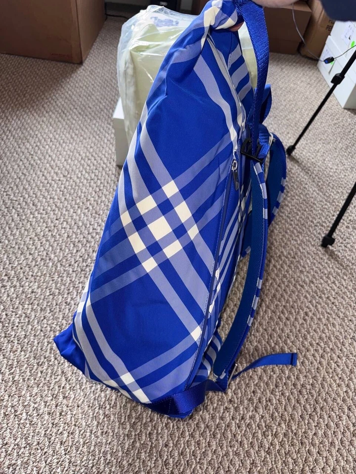 Bolso Mochila Burberry Azul/Blanco Cuadros Nylon Rollo Foto 2 de 4