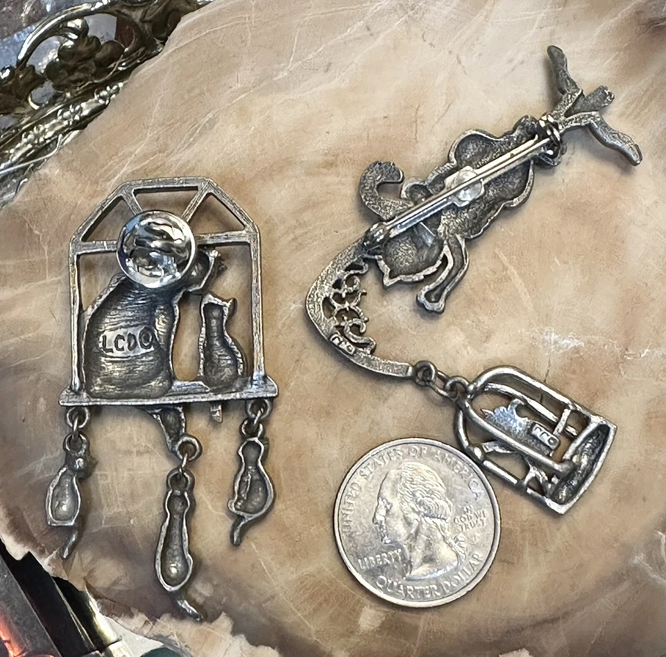 Par de broches vintage de peltre para gatos LCD y JJ firmados por coleccionistas Foto 3 de 4