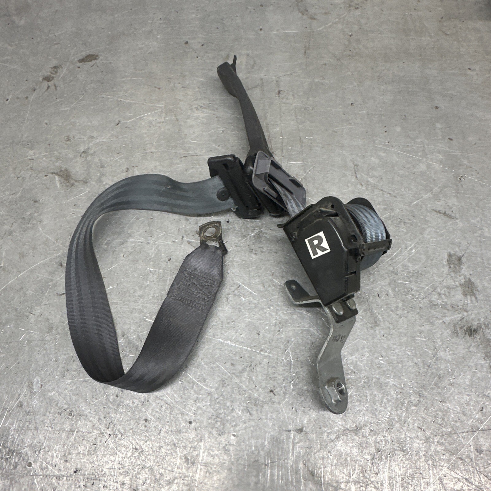 19972001 Jeep Cherokee XJ Right Rear Passenger Seat Belt Shoulder Retractor OEM eBay