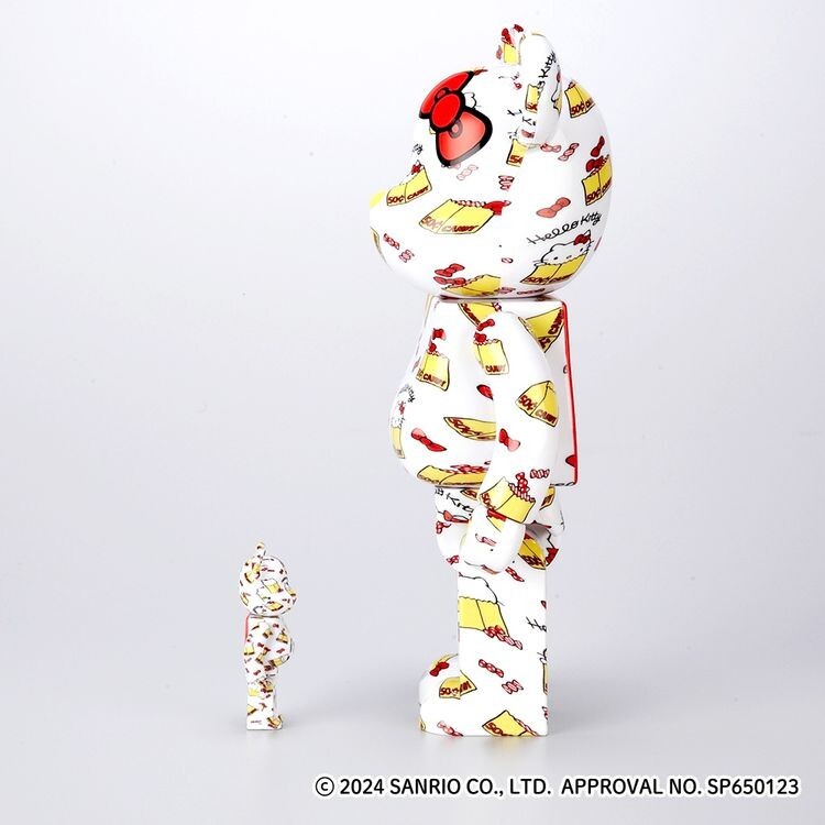 BE@RBRICK Hello Kitty EXHIBITION MODEL 400 & 100% Bearbrick BE@RBRICK Hello Kitty EXHIBITION MODEL 400 & 100% Bearbrick