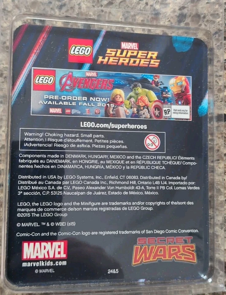 LEGO SDCC Exclusive Minifigure Captain America (Sam Wilson) Marvel 2015 Look - Image 4 of 4