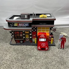 Dept 56 NASCAR Licensed Garage The Original Snow Village Car Auto Racing 2006